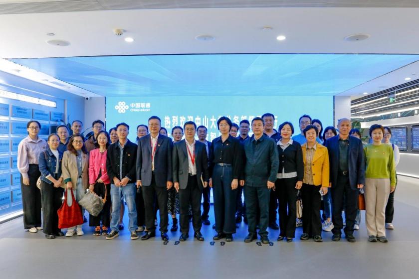 联通大厦-合照1